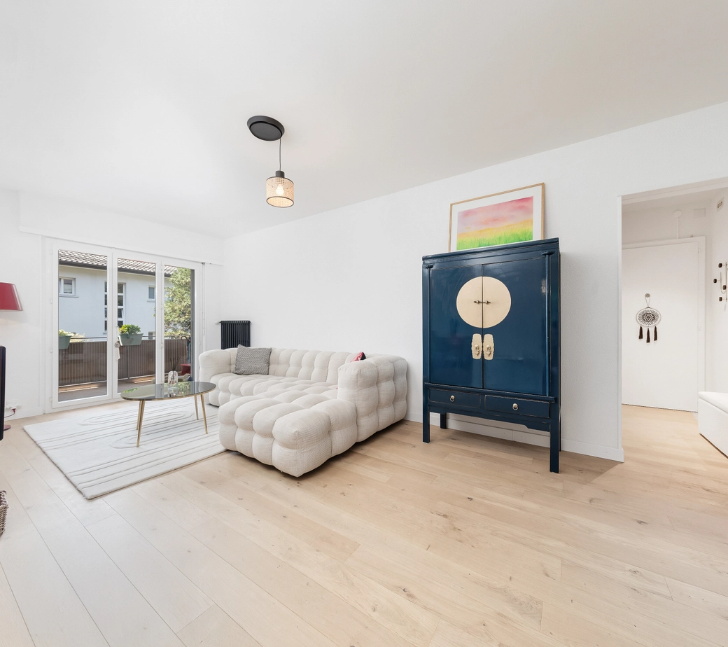 Appartement de 5.5 pièces entièrement rénové dans un quartier calme.