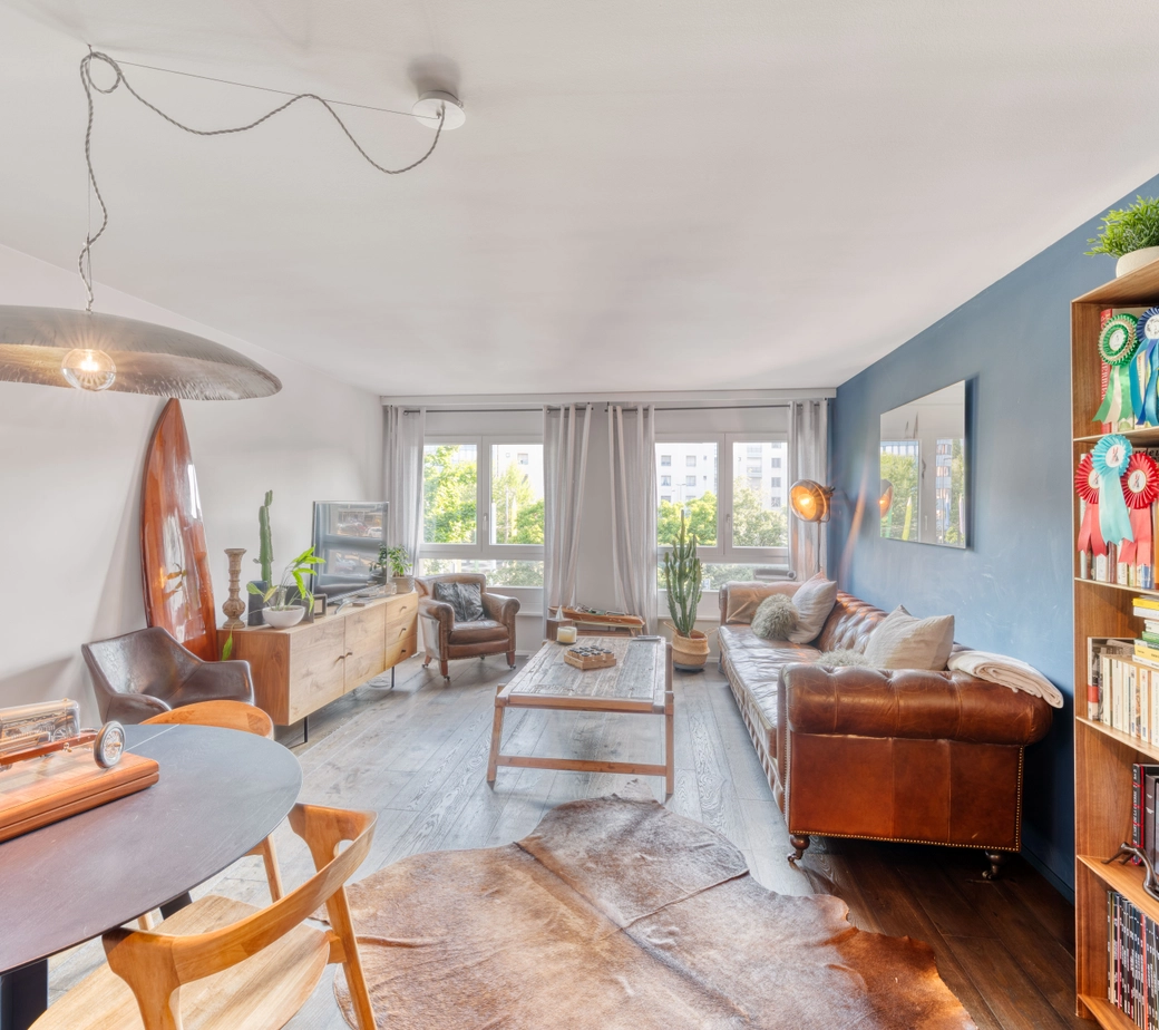 Appartement traversant rénové de 4 pièces avec deux balcons