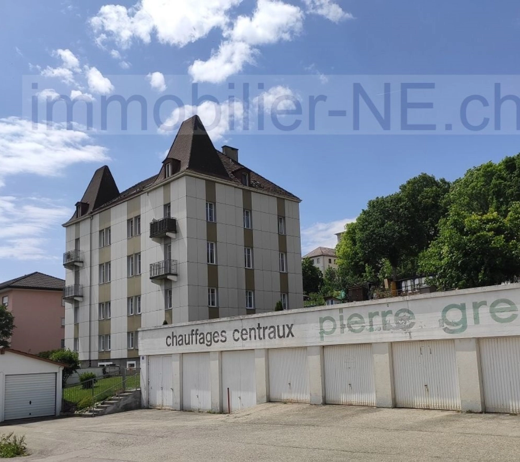 Immeuble de rendement avec 9 appartements, 1 atelier et 8 garages