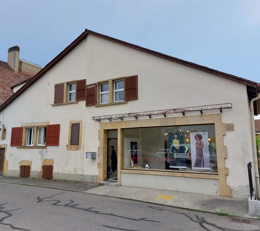 Charmante maison avec jardin comprenant 2 appartements, 1 salon coiffure