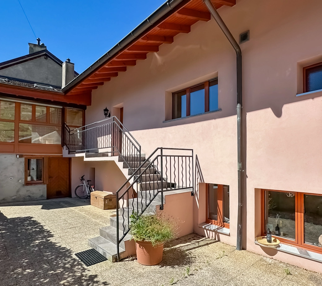 Duplex dans les combles de 6,5 pièces avec cachet et charme.