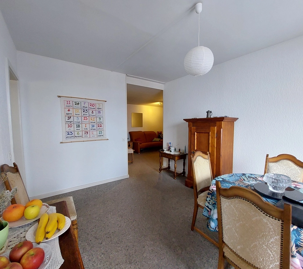 Bel appartement de 2,5 pièces offrant 67 m², avec accès par ascenseur.