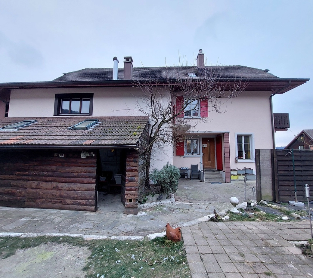 Grande maison avec vue sur le lac et possibilité d'aménagement