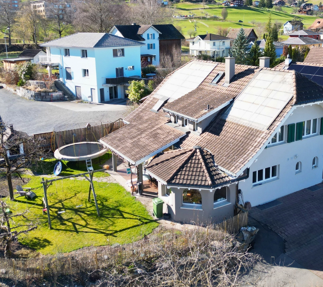 Grosszügiges Einfamilienhaus mit Pool