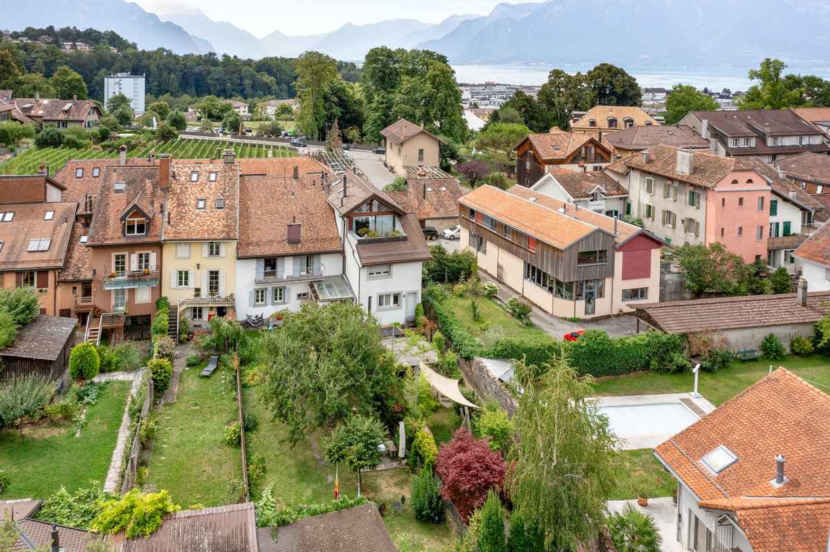 Maison de village contiguë pleine de charme - Vision par drône