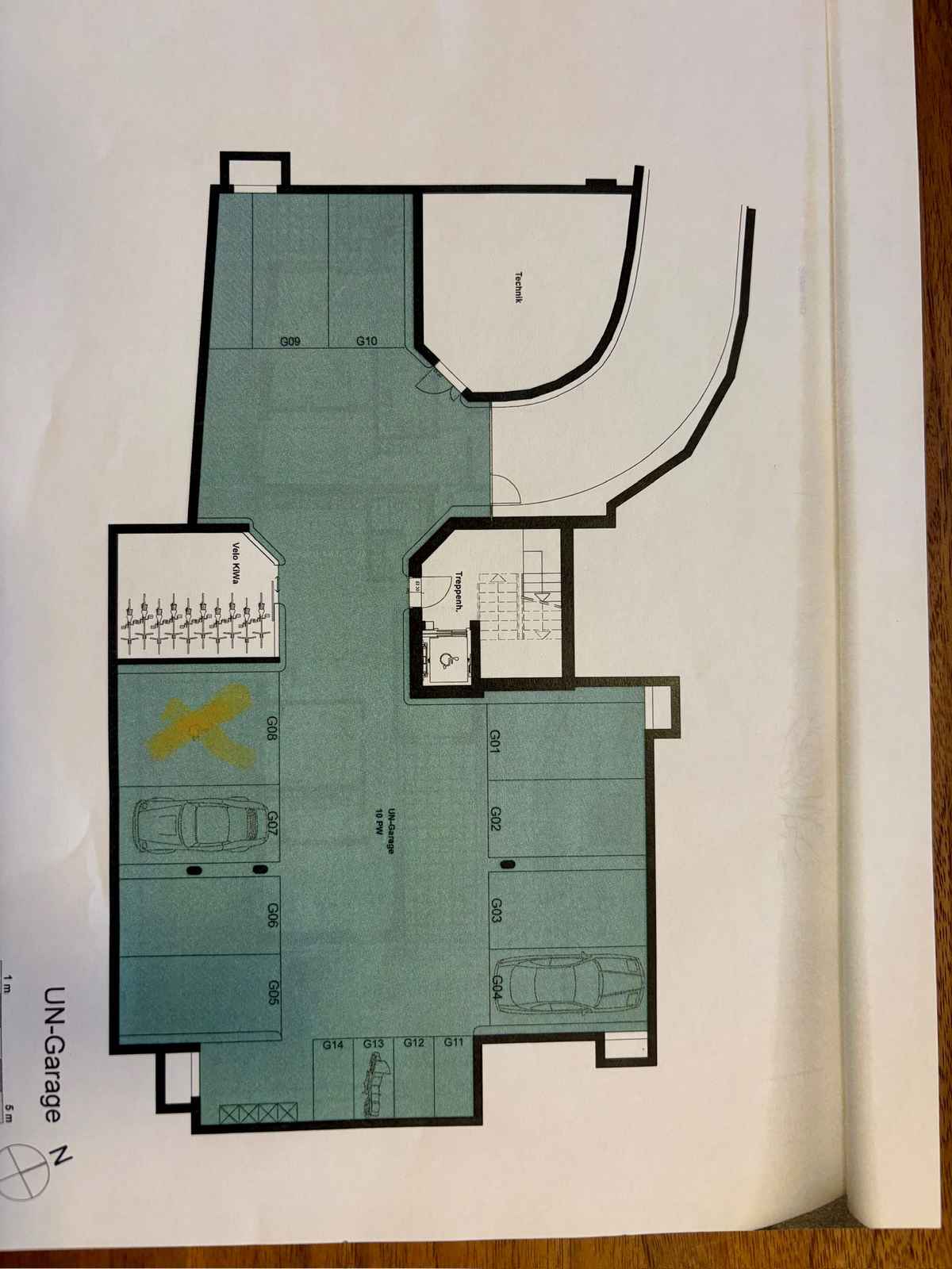 Tiefgaragenparkplatz mit Ladestation