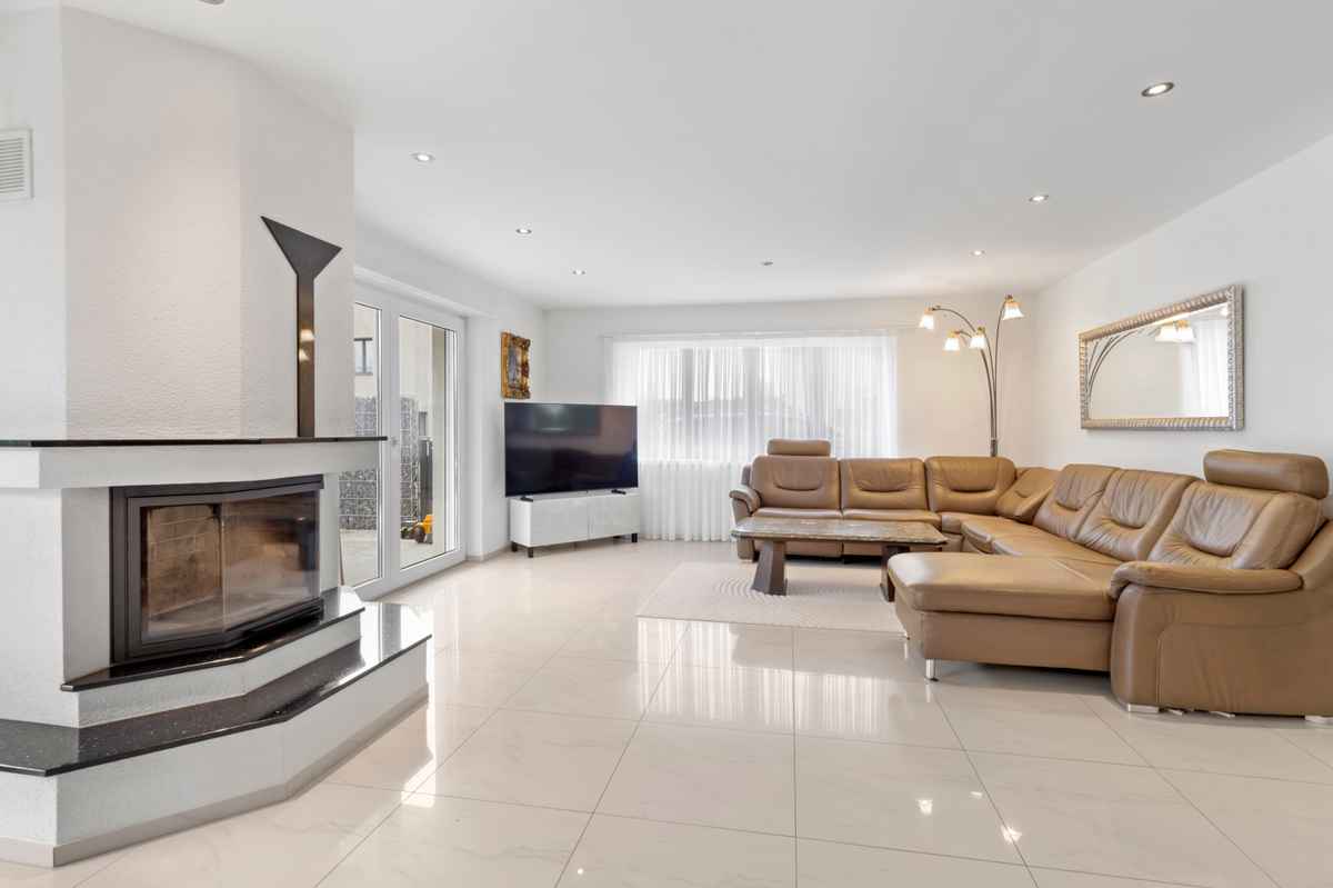 Exklusive 8.5-Zimmer-Liegenschaft mit viel Umschwung - offener Wohnbereich