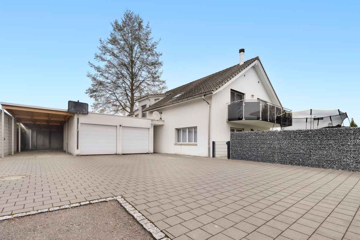 Exklusive 8.5-Zimmer-Liegenschaft mit viel Umschwung