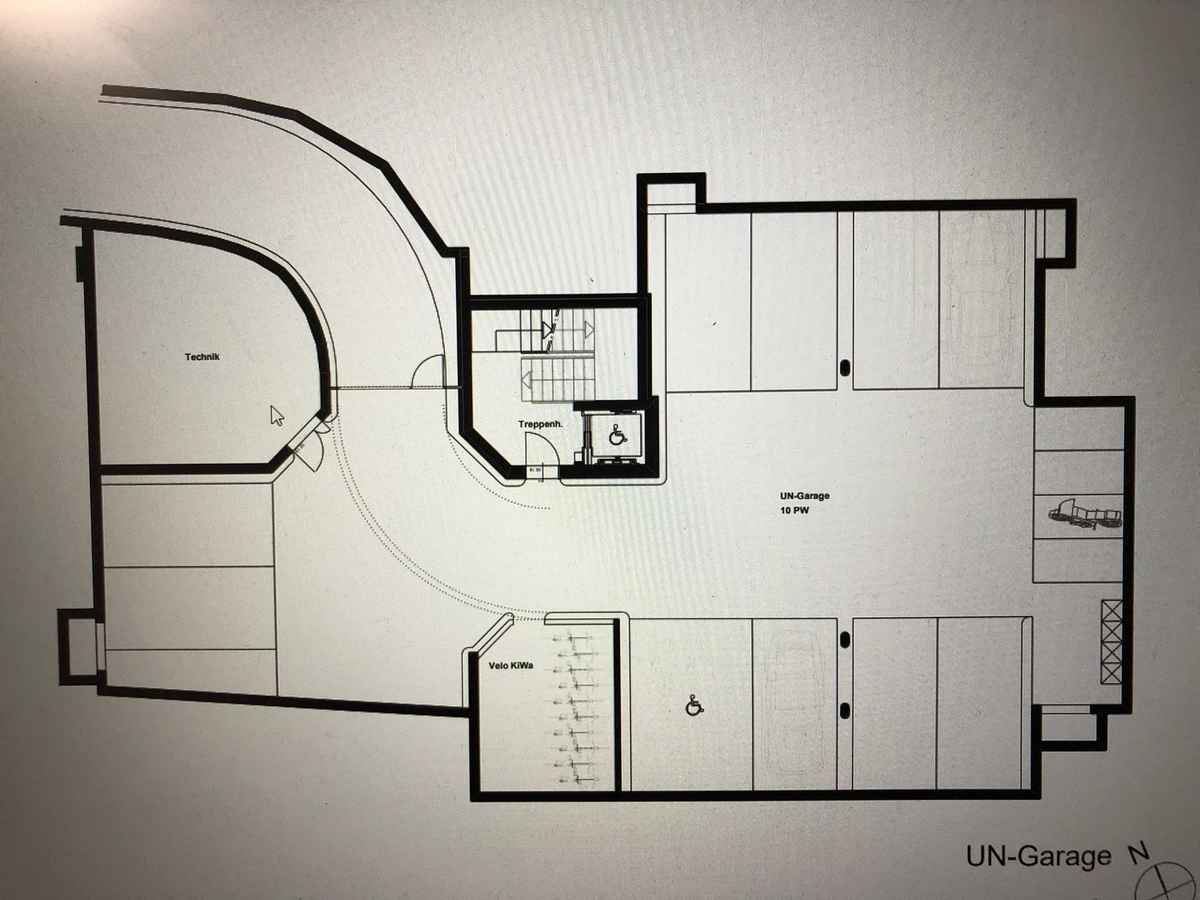 Motorradparkplatz in Tiefgarage