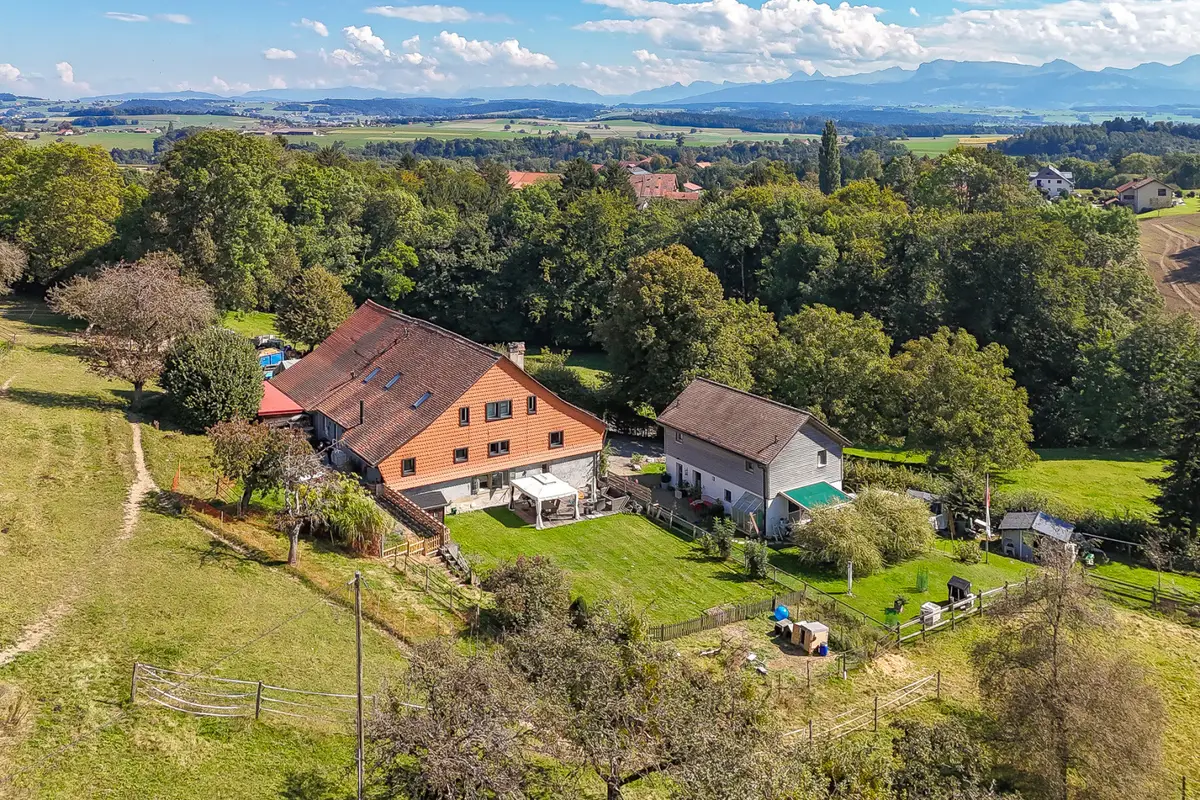 À 10 minutes d’Épalinges – Élégance rurale & art de vivre transformé en 3 maisons