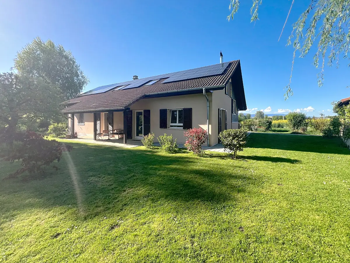 Spacieuse maison soigneusement rénovée, avec studio indépendant, dans un écrin de verdure !
