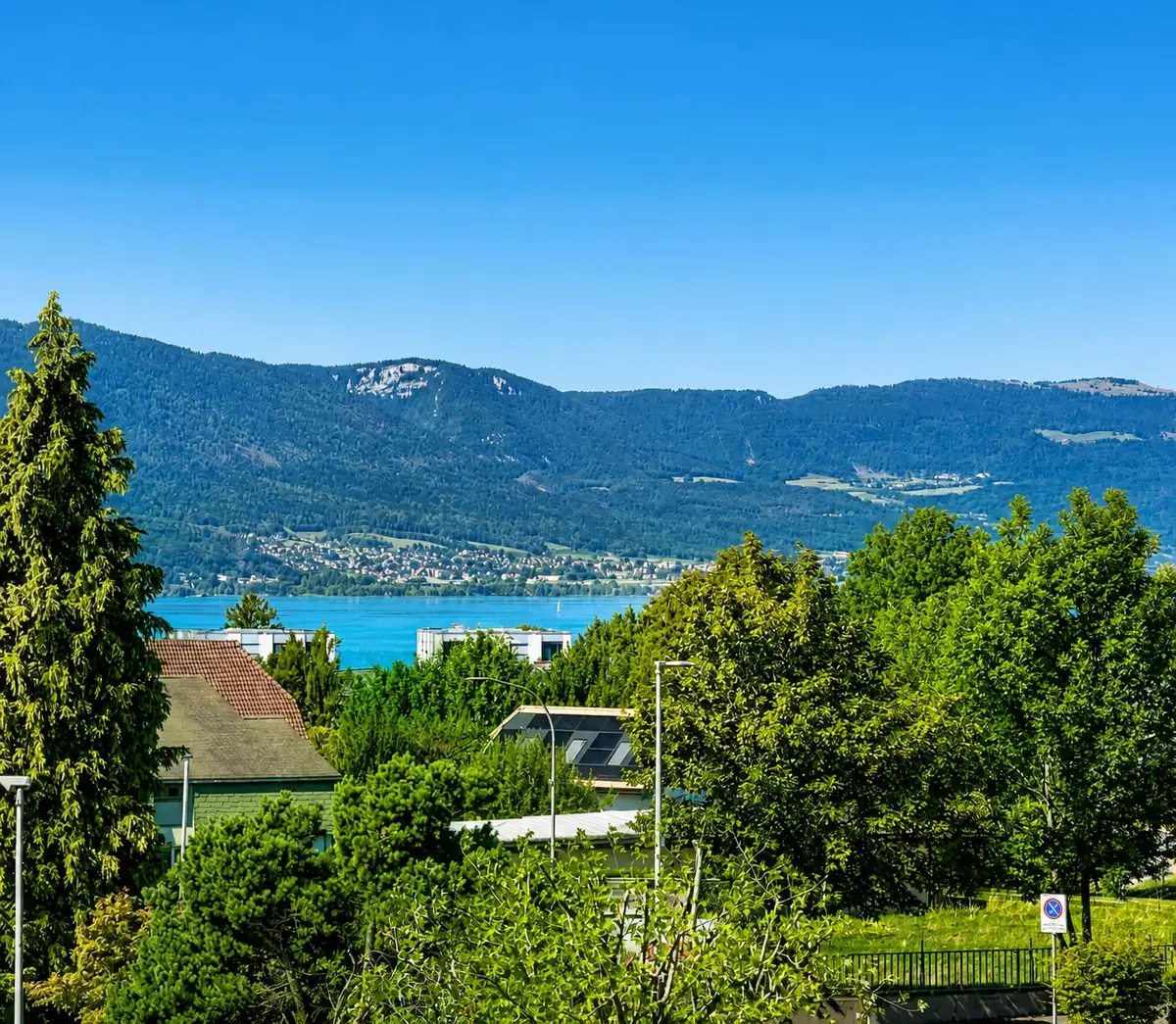 Haus mit Blick auf den See – renovierte Dachgeschosswohnung