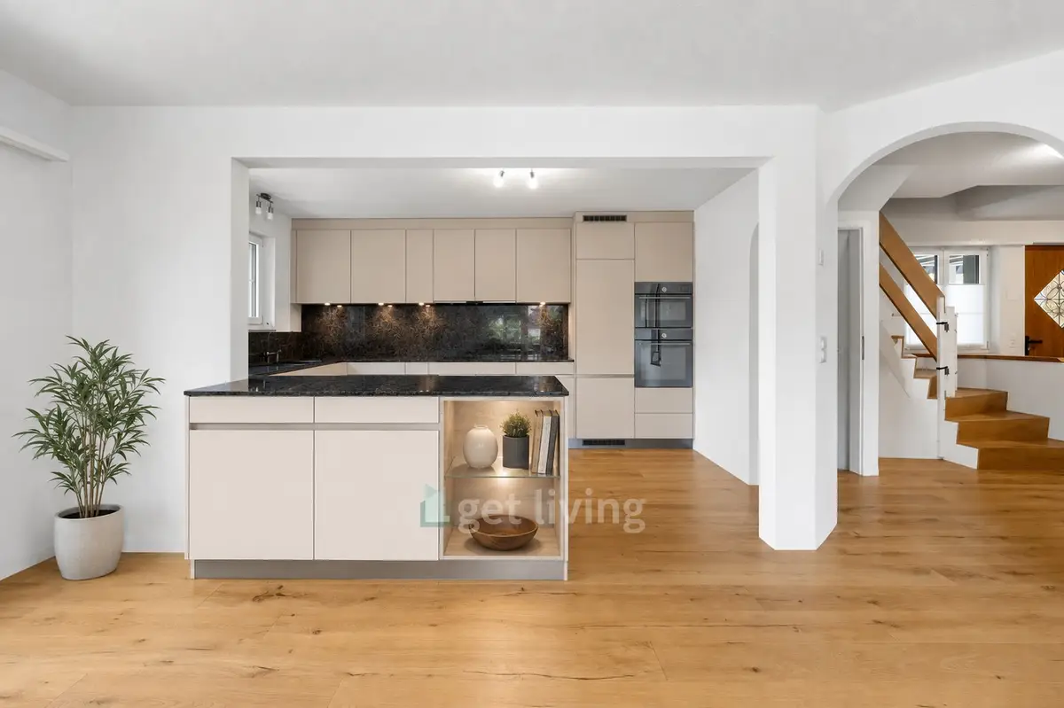WOHNEN WIE IM EINFAMILIENHAUS – MIT RIESIGEM GARTEN!
