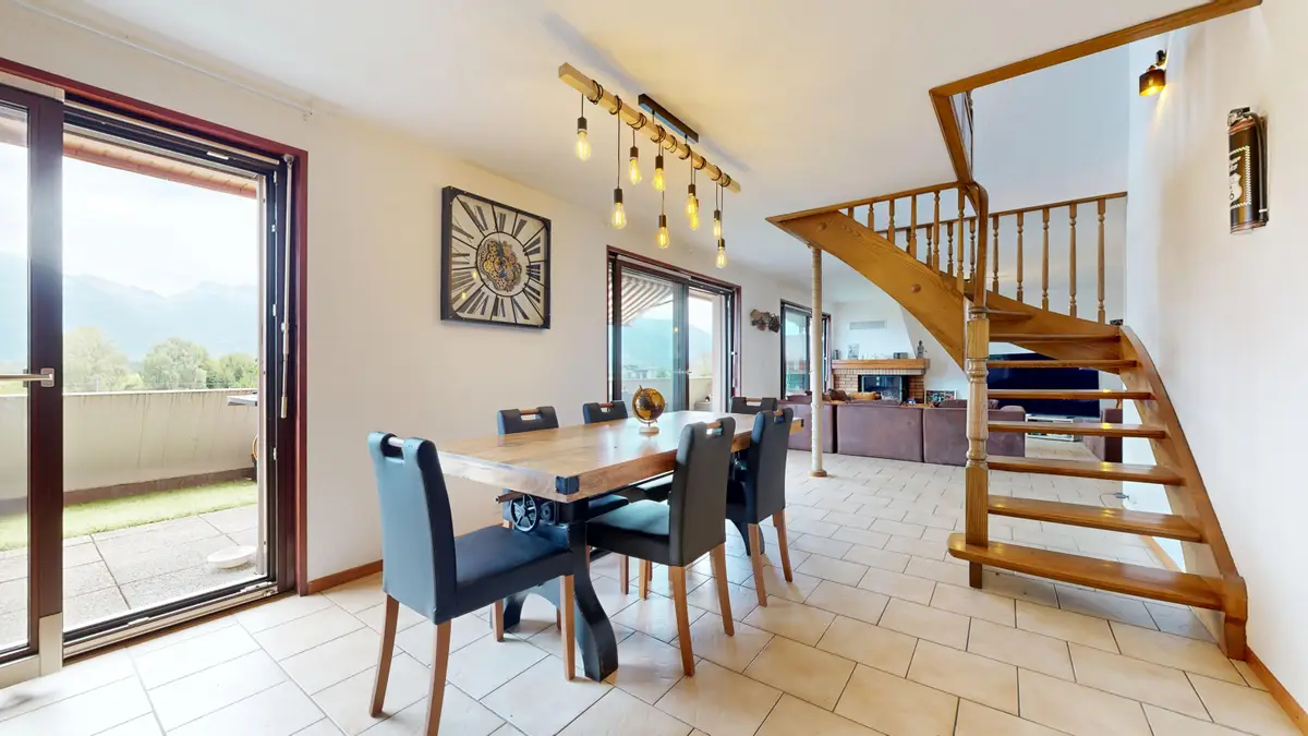 Duplex de 4,5 pièces en attique