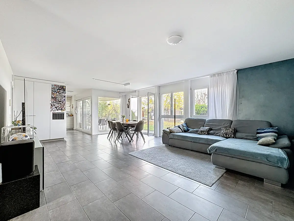 Espace, lumière et sérénité – magnifique 4.5 pièces au rez avec grand jardin