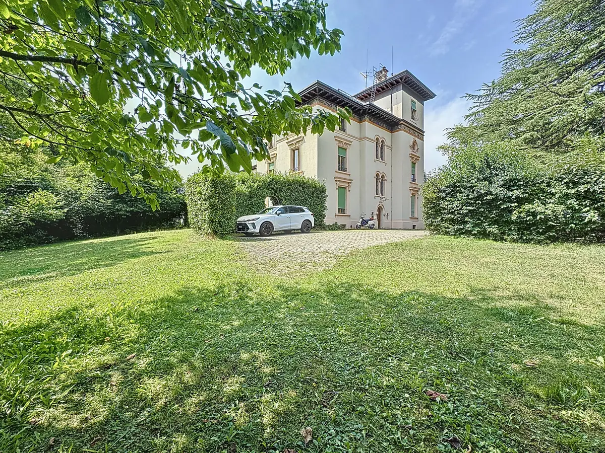 Rare, maison de maître d’exception – 3 appartements de prestige avec terrasse panoramique et parc arboré