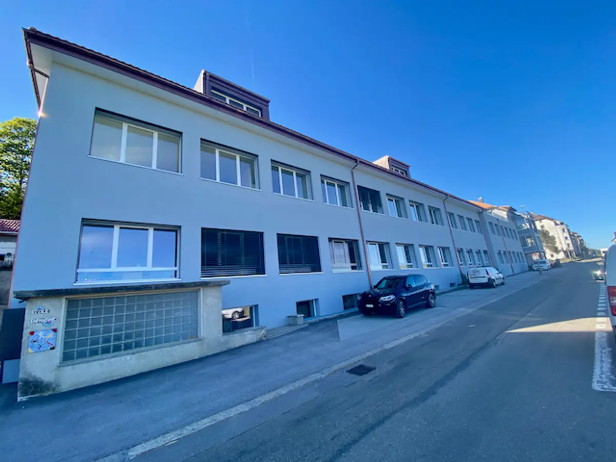 À LOUER   OU À VENDRE, local commercial avec entrée indépendante