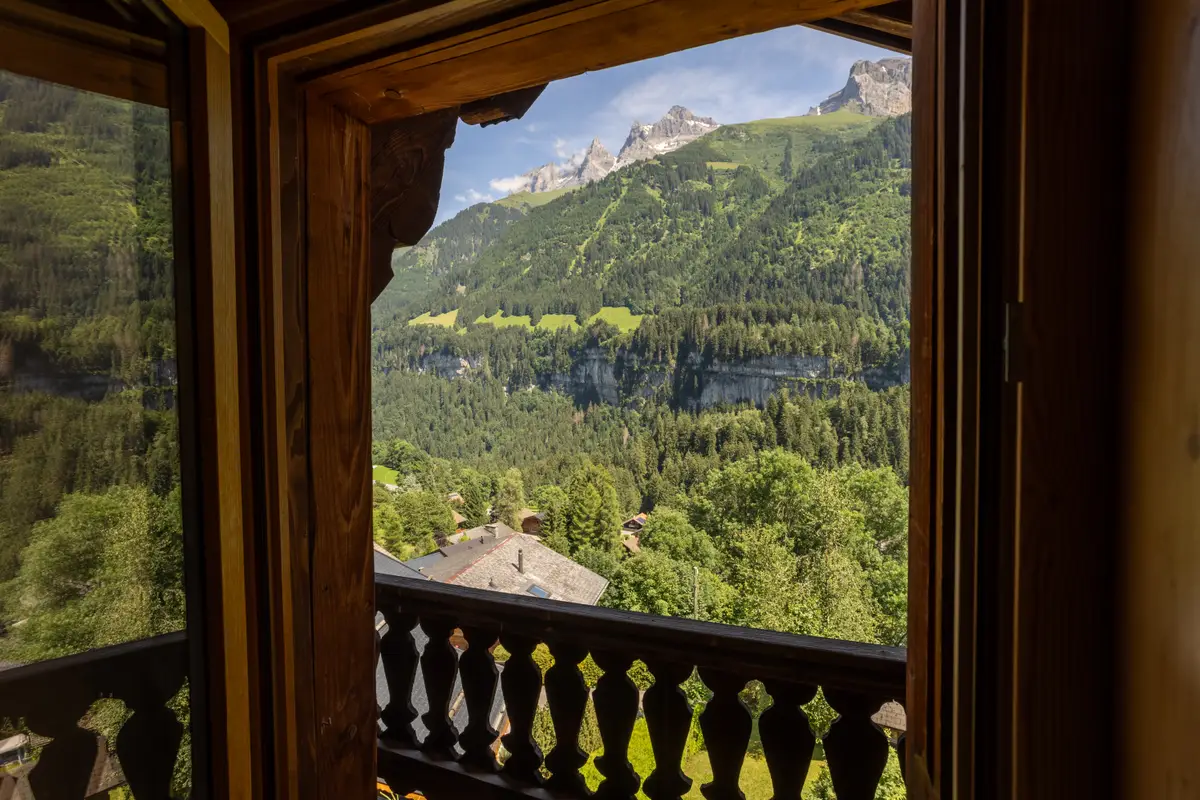 Chalet de 16 pièces : joyau au pied des Dents du Midi !
