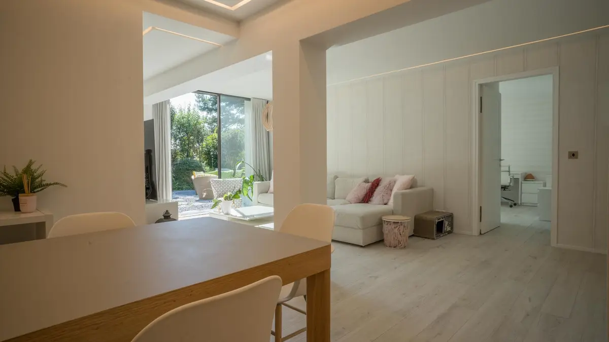 The Townhouse, triplex avec jardin et piscine avec vue lac 