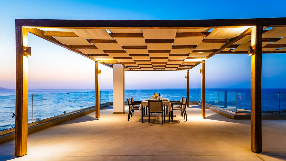 Luxury Seafront Villa. Ideal for Groups, Families, Friends, Workshops
