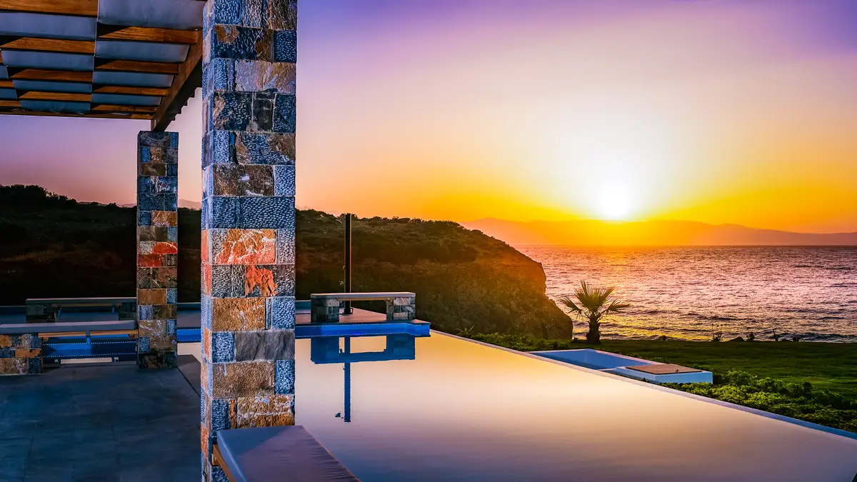 Luxury Seafront Villa. Ideal for Groups, Families, Friends, Workshops