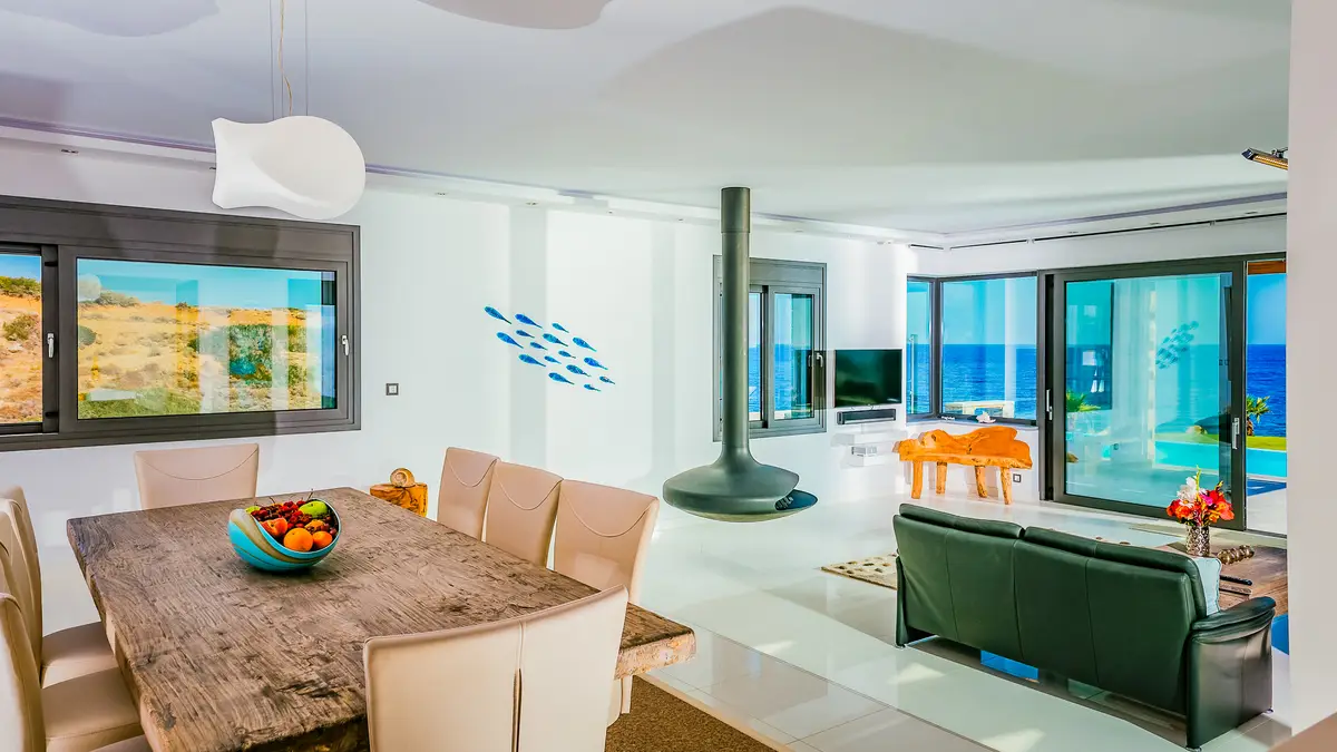 Luxury Seafront Villa. Ideal for Groups, Families, Friends, Workshops