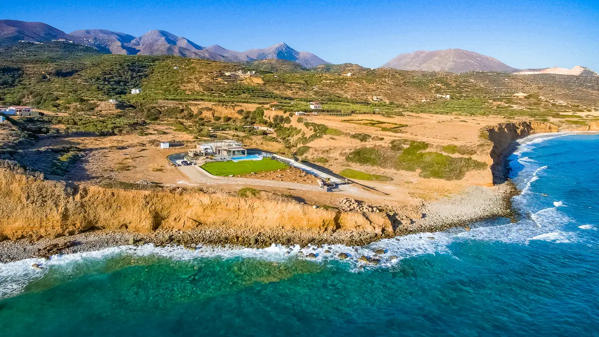 Luxury Seafront Villa. Ideal for Groups, Families, Friends, Workshops