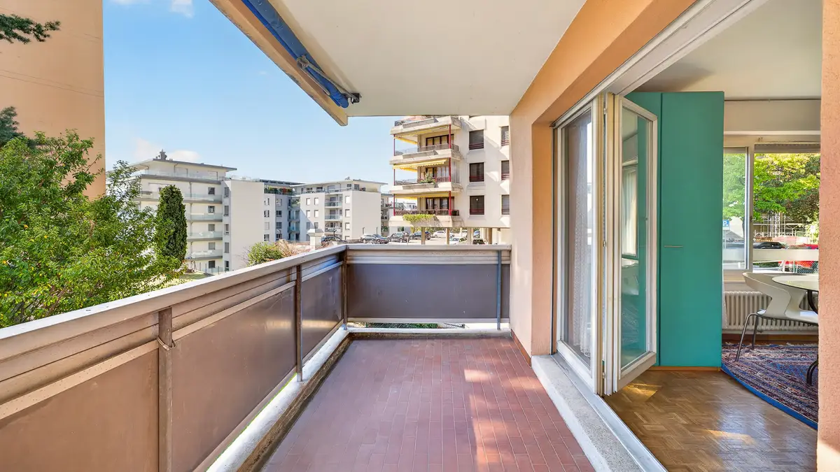 Studio avec grand balcon à deux pas du lac