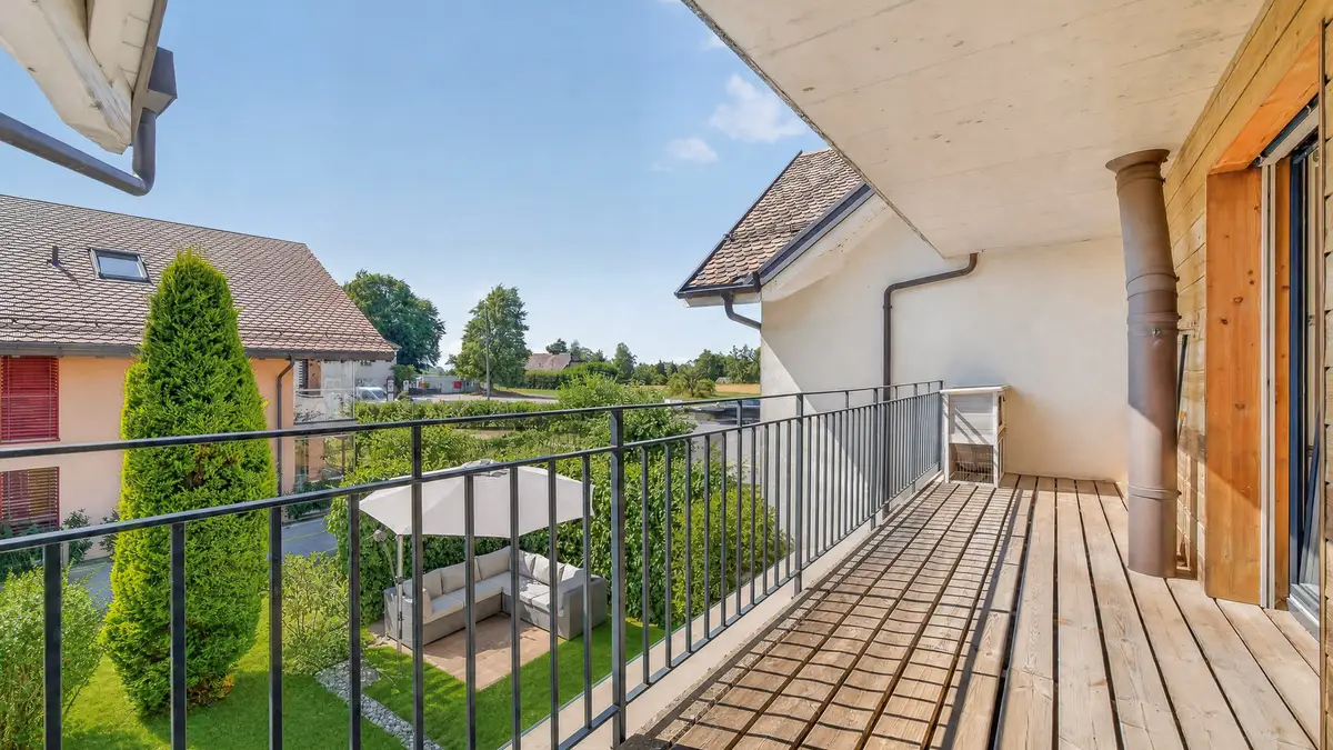 Appartement en duplex avec jardin et grand disponible, à 15 minutes de Lausanne
