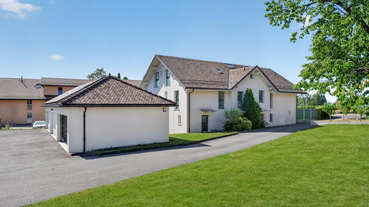 Appartement en duplex avec jardin et grand disponible, à 15 minutes de Lausanne