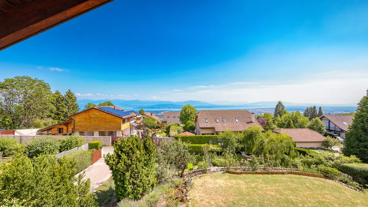 Jolie Maison à Arzier-Le Muids avec échappées sur le lac!