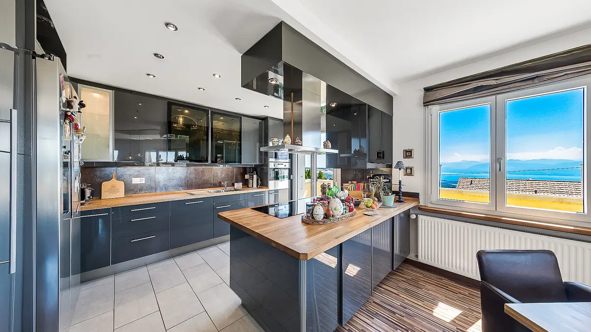 Charmante maison avec vue époustouflante sur le lac et le Mt-Blanc!
