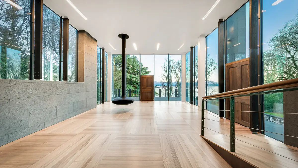 Exceptionnelle villa d’architecte pieds dans l’eau