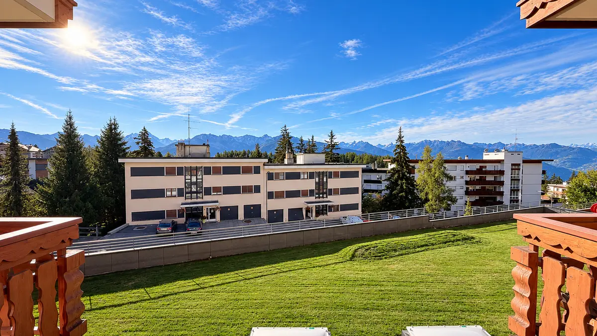 Magnifique appartement rénové, baigné de lumière avec balcon offrant une vue sur les montagnes