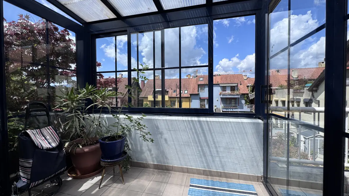 Yverdon - Attique en duplex de 5,5 pièces avec grande terrasse et véranda d'hiver 