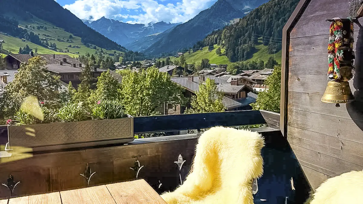 Charming appartment in the center of Gstaad - Valley & Palace views