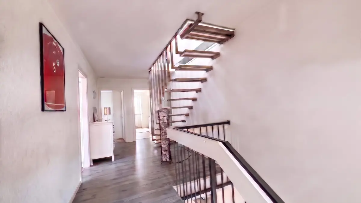 Rare ! Triplex en attique rénové de 6 pces, proche centre