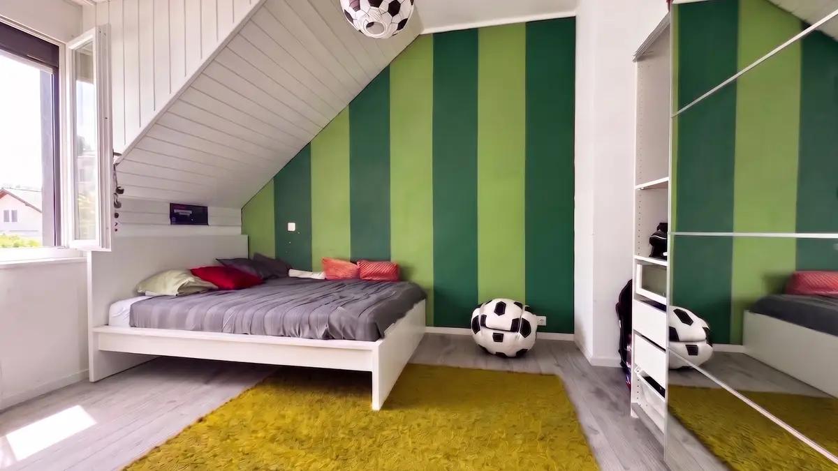 Rare ! Triplex en attique rénové de 6 pces, proche centre