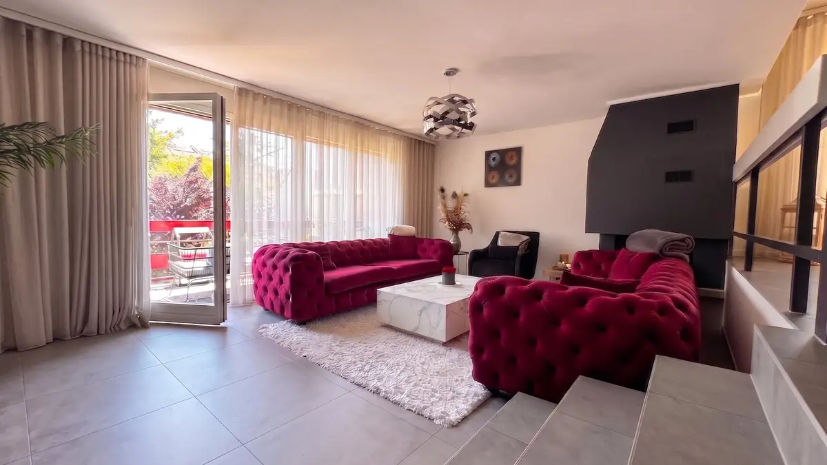 Rare ! Triplex en attique rénové de 6 pces, proche centre