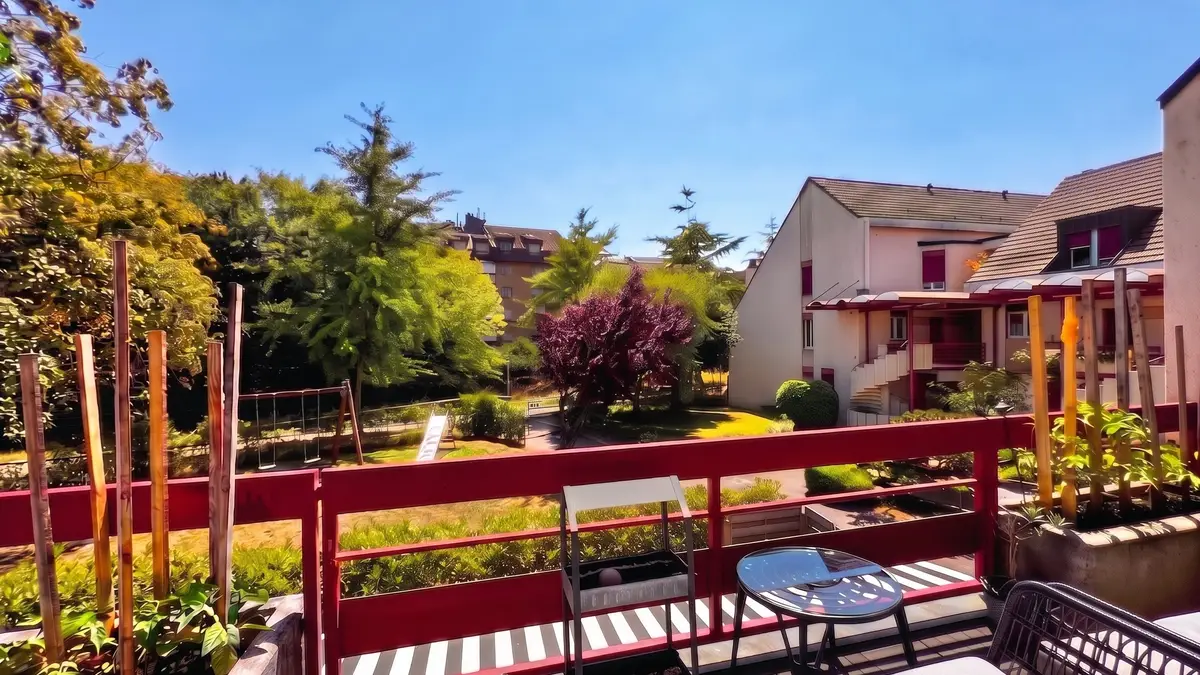 Rare ! Triplex en attique rénové de 6 pces, proche centre