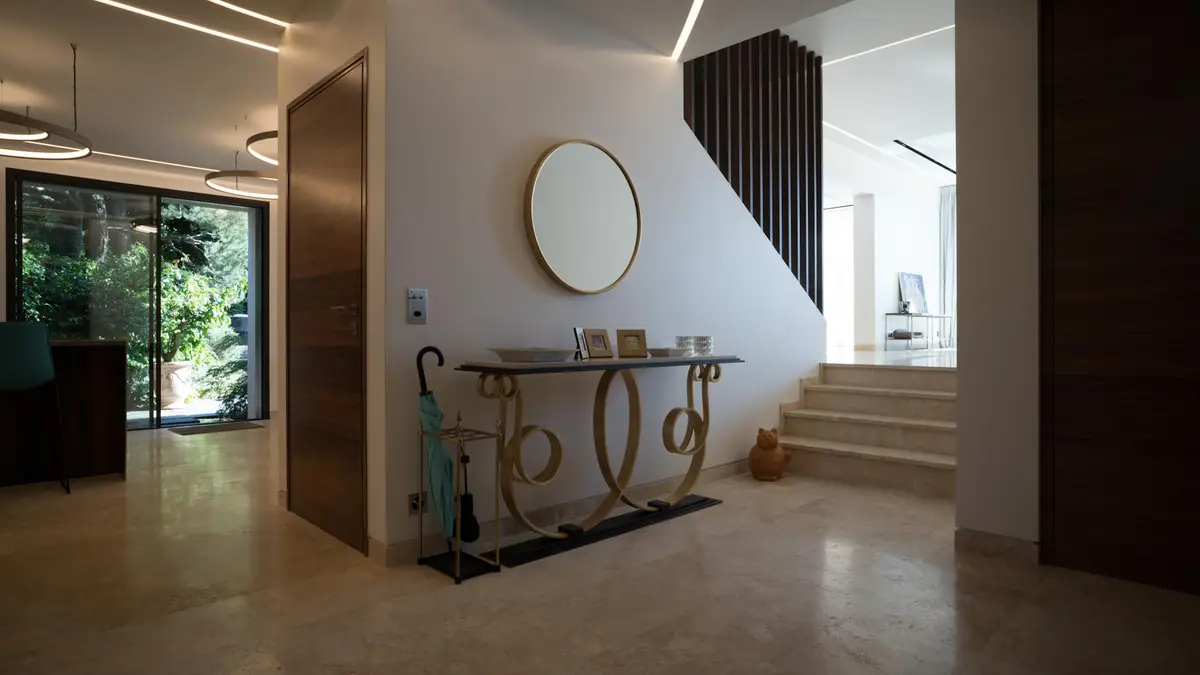 The Townhouse, triplex avec jardin et piscine avec vue lac 