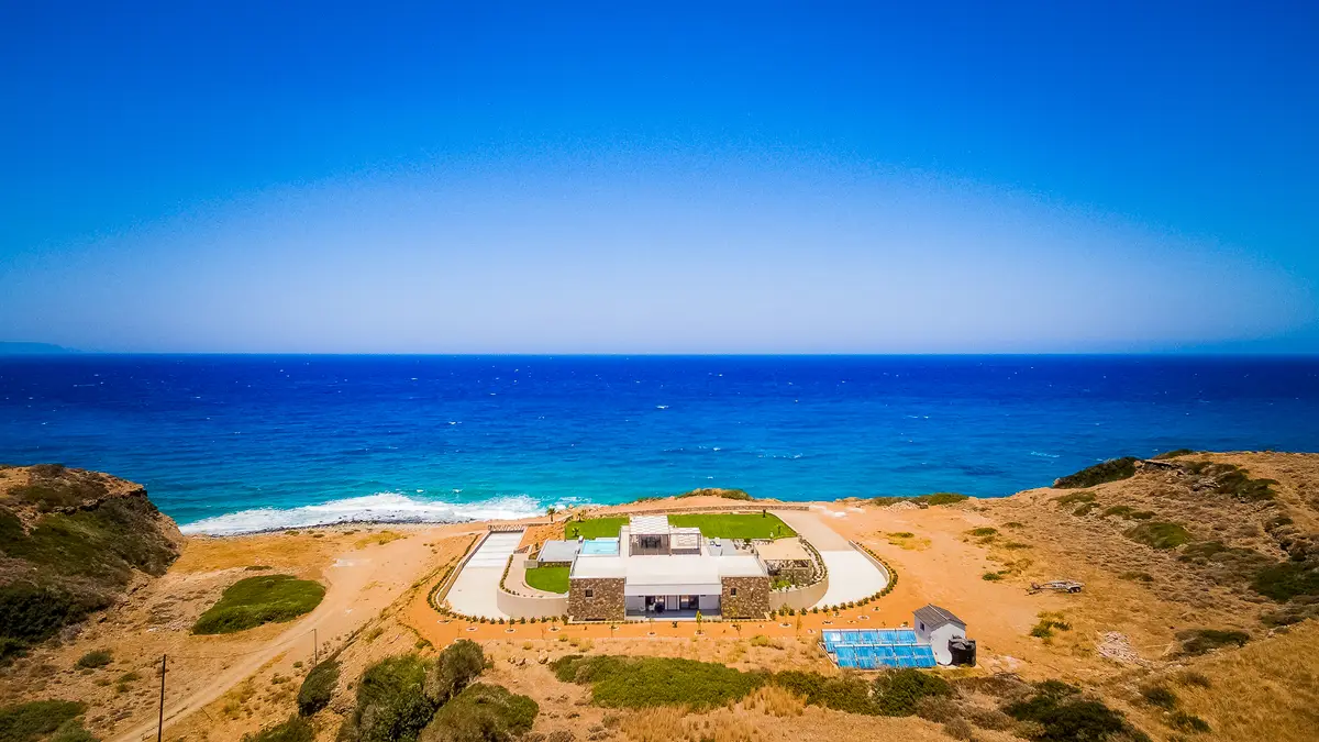 Luxury Seafront Villa. Ideal for Groups, Families, Friends, Workshops