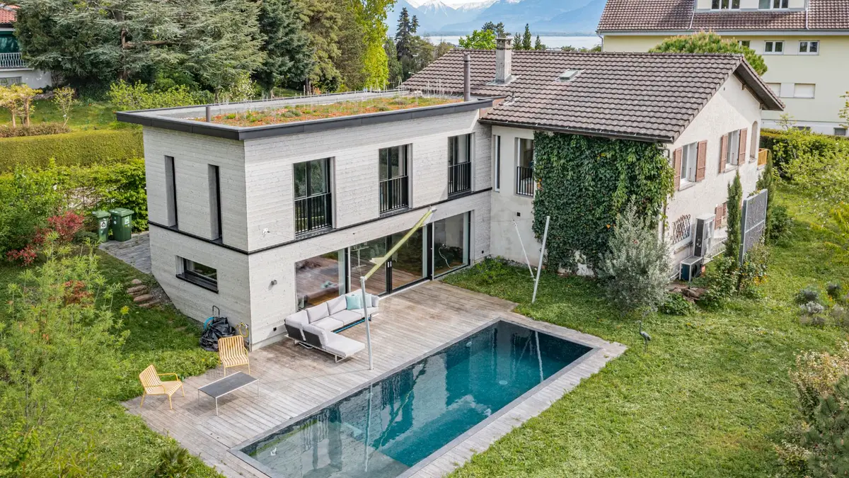 Villa individuelle avec magnifique piscine dans quartier résidentiel
