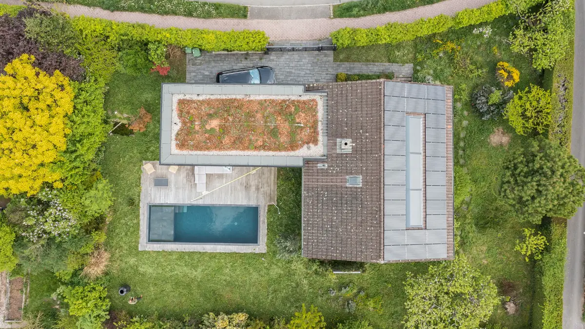 Villa individuelle avec magnifique piscine dans quartier résidentiel