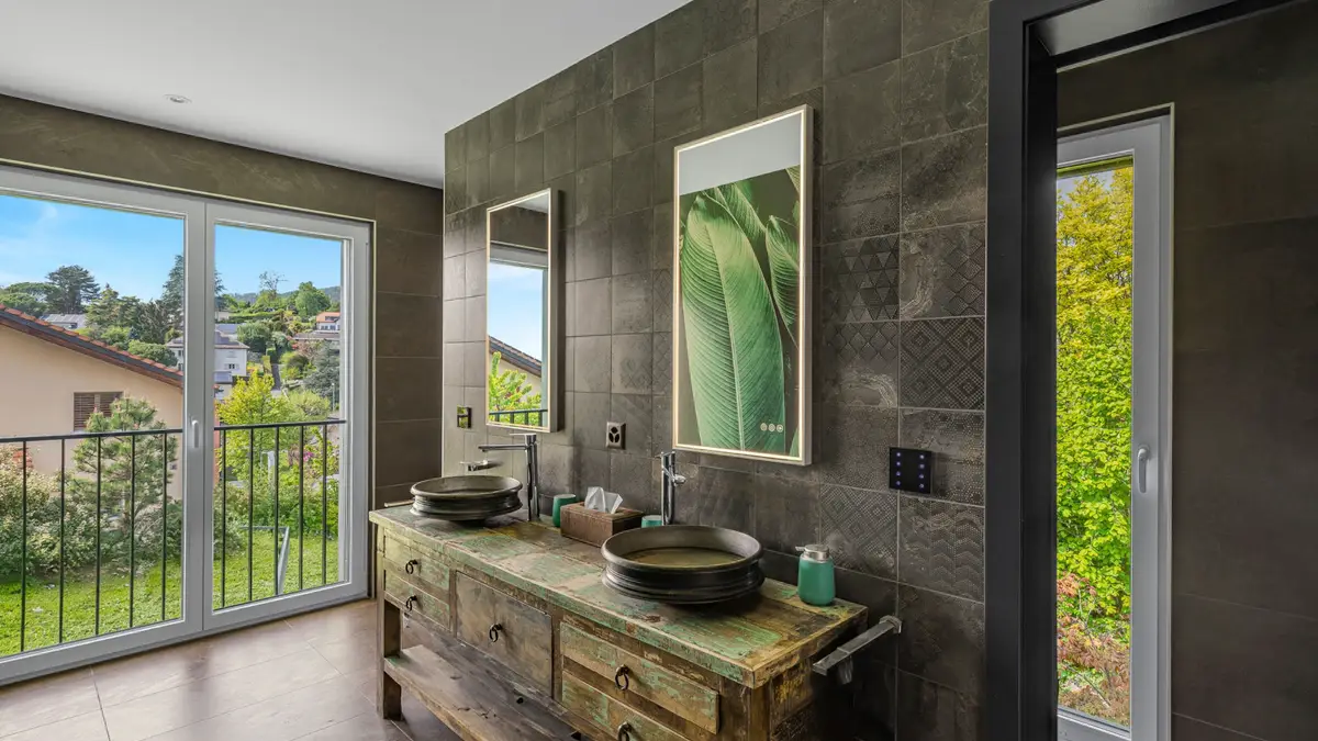 Villa individuelle avec magnifique piscine dans quartier résidentiel