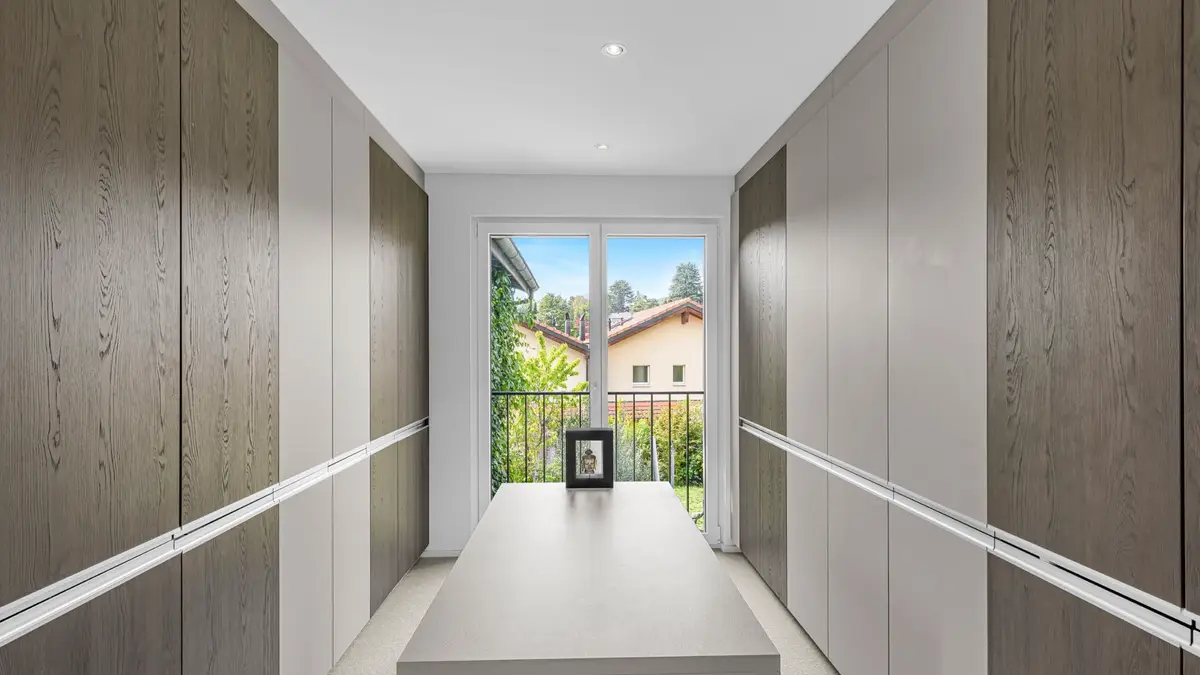 Villa individuelle avec magnifique piscine dans quartier résidentiel
