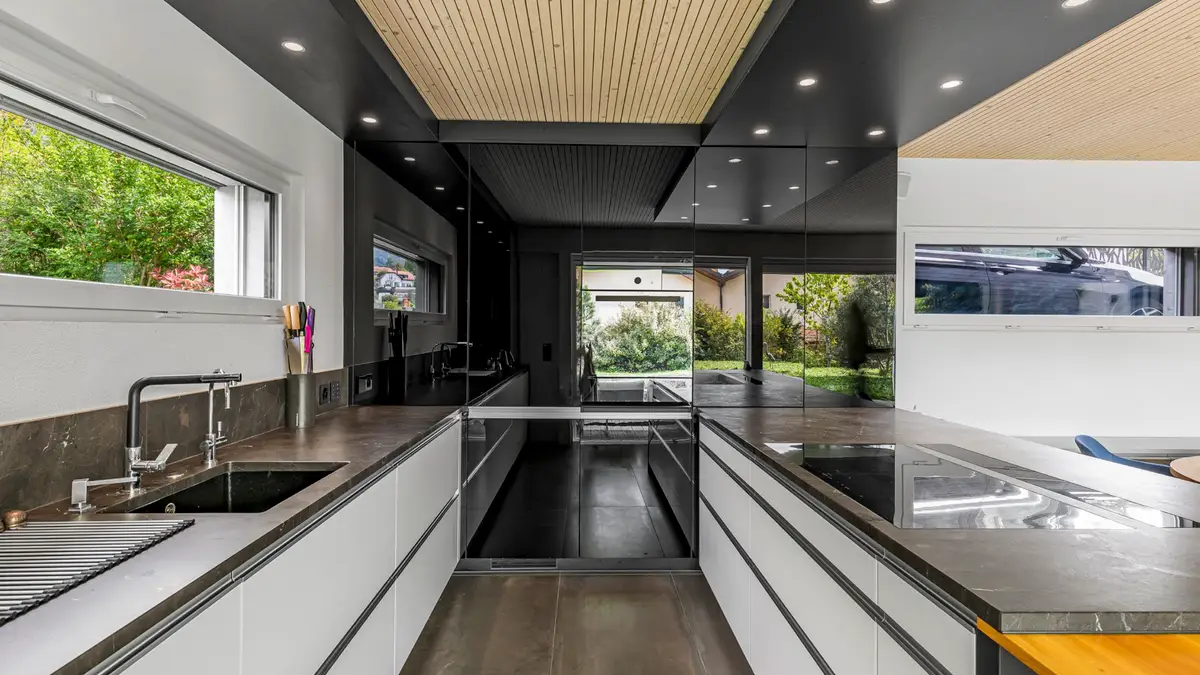 Villa individuelle avec magnifique piscine dans quartier résidentiel