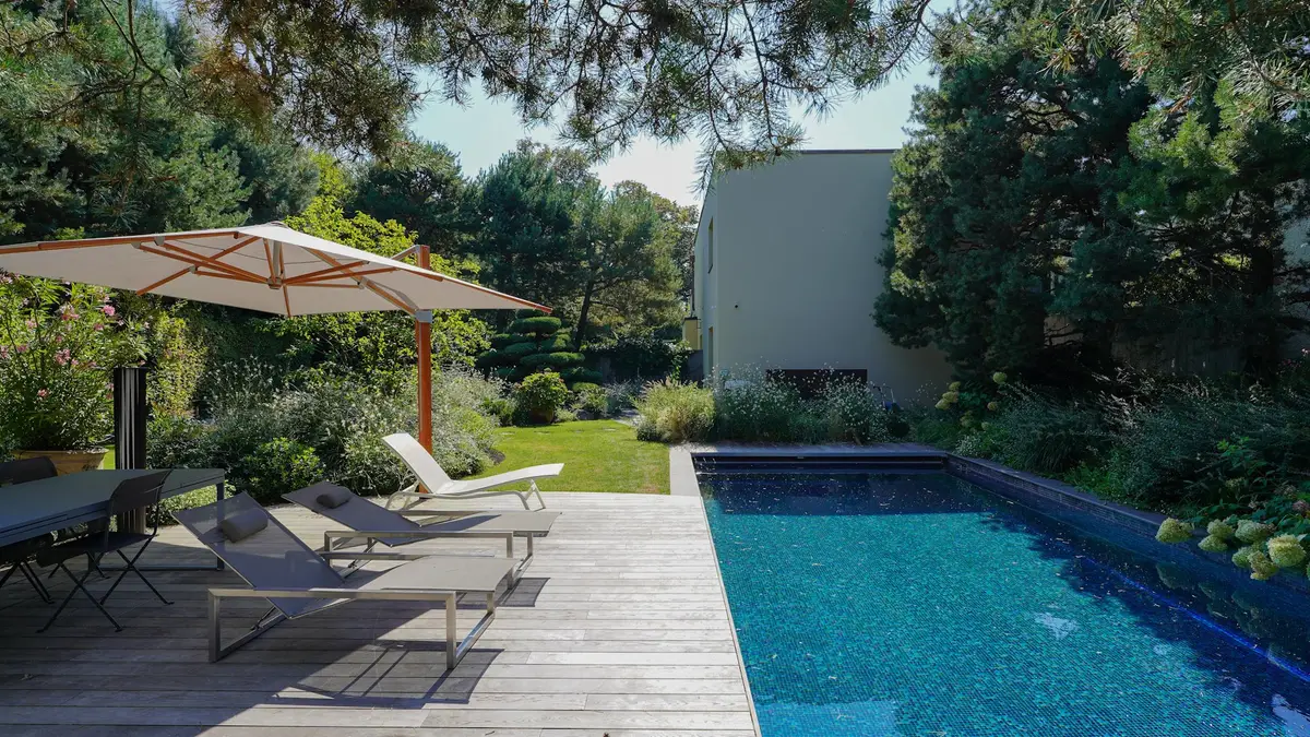 The Townhouse, triplex avec jardin et piscine avec vue lac 