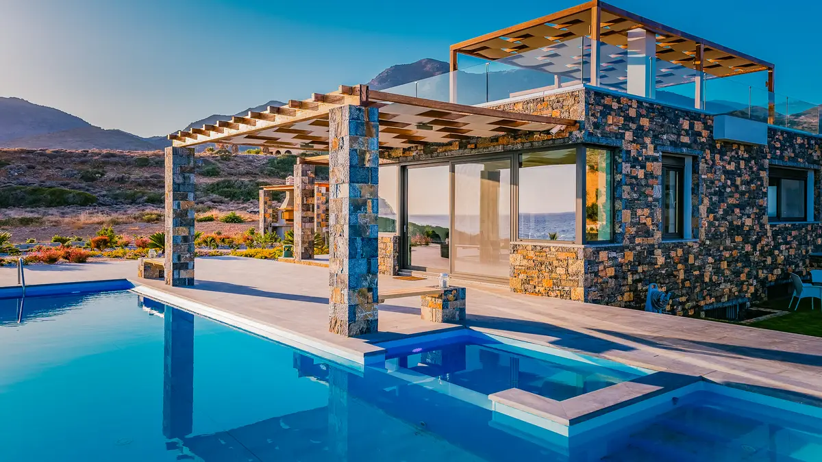 Luxury Seafront Villa. Ideal for Groups, Families, Friends, Workshops