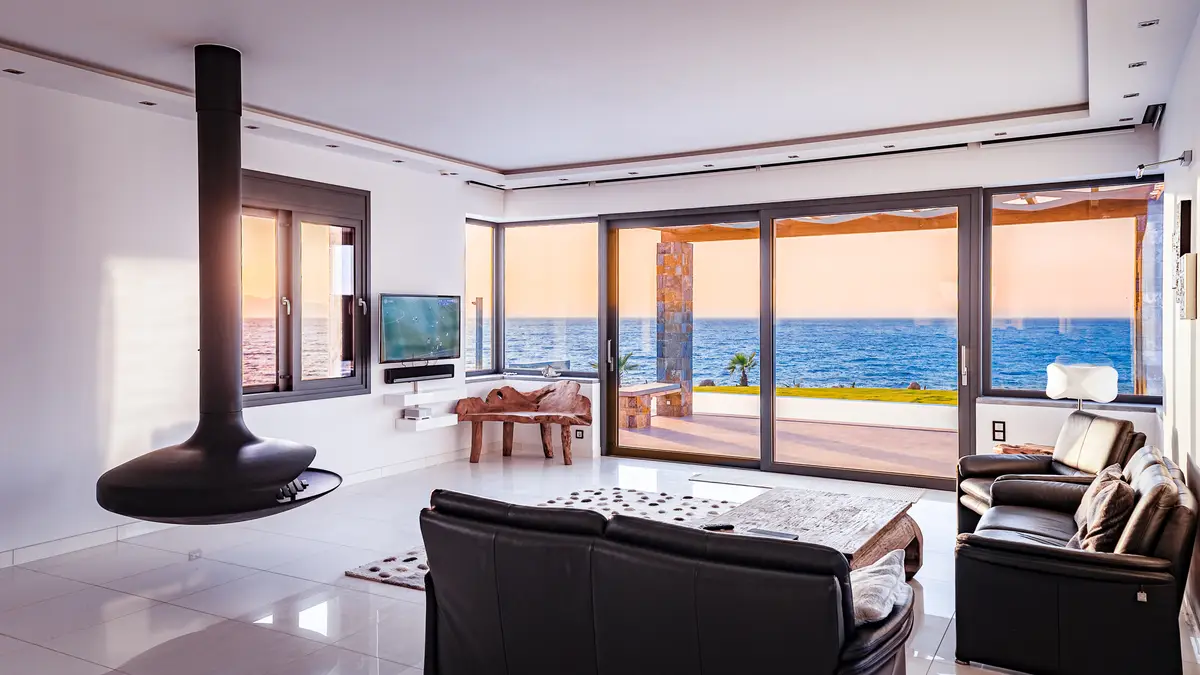 Luxury Seafront Villa. Ideal for Groups, Families, Friends, Workshops